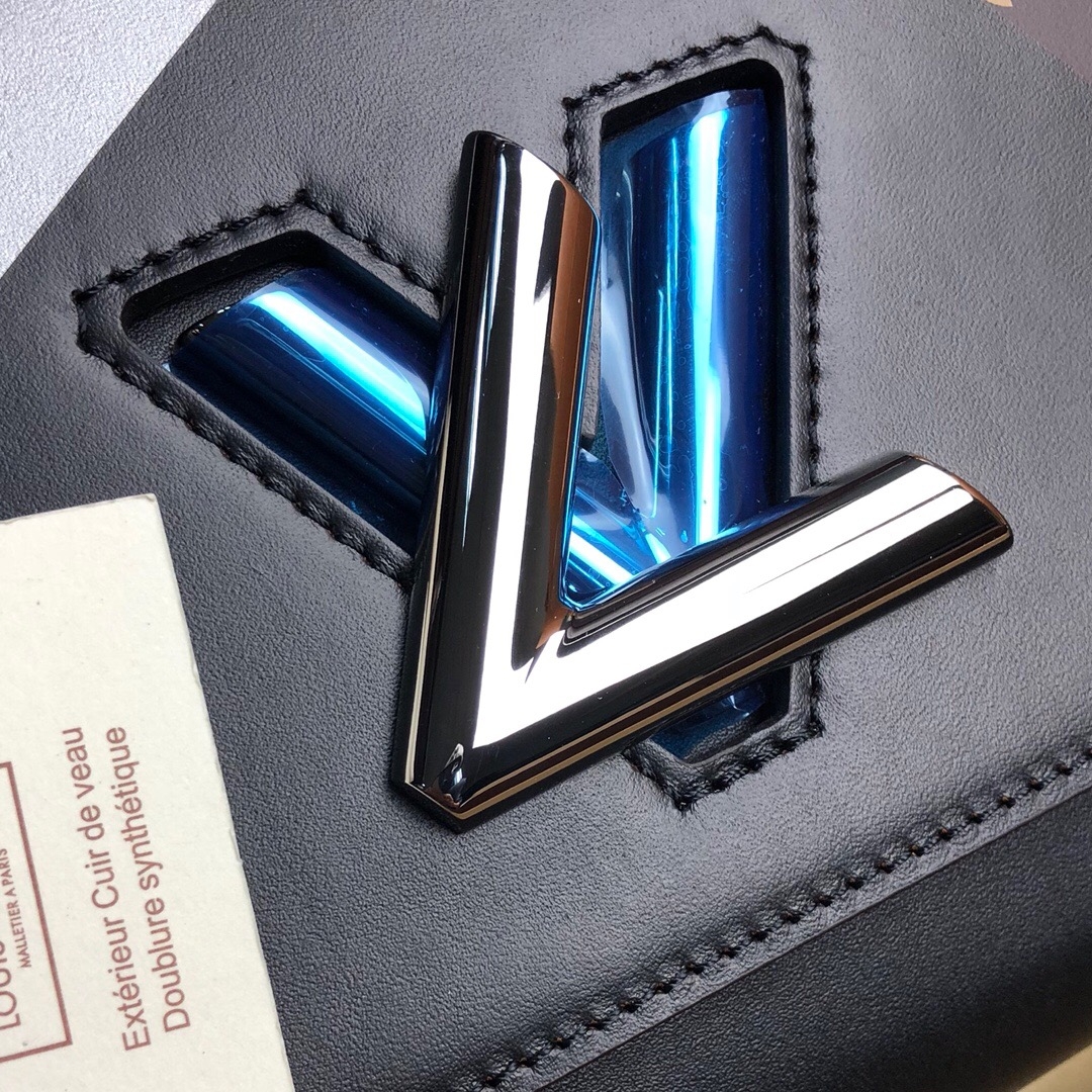 Louis Vuitton Raffia - 22 For Sale on 1stDibs