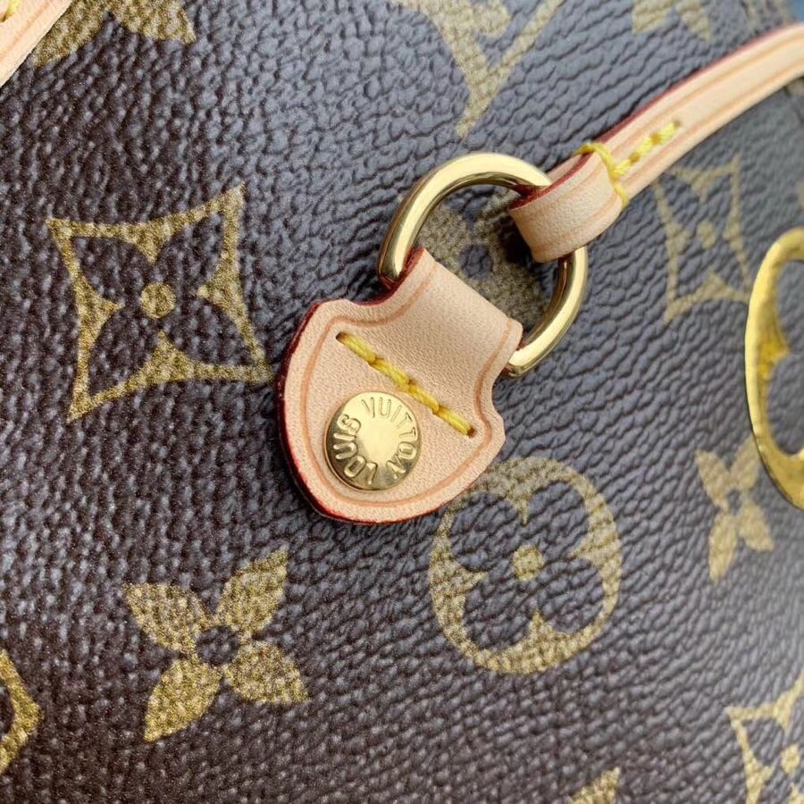 Trading Labels Las Vegas on Instagram: Ahhhhh-mazing!!!!! BRAND NEW NEVER  TOUCHED! Rare Louis Vuitton Lockit GM. Purchased in France, 2006. This IS  the perfect bag! Top zip, has lock and both keys