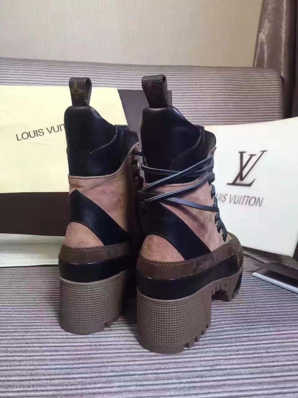 Louis Vuitton Palm Canyon Desert Boots in Khaki 1A157D 2016 (GD4032-6092031 )
