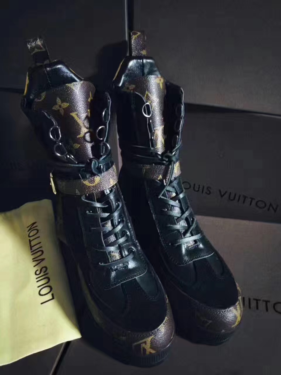 Louis Vuitton Black Shearling Winter Boots 862975 – Bagriculture