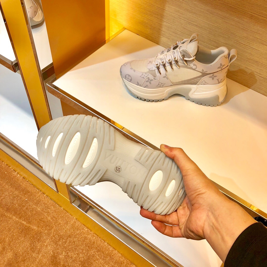 Louis Vuitton Run Away Pulse Sneakers White/Light Gray 2019 (SIYA-9040841 )