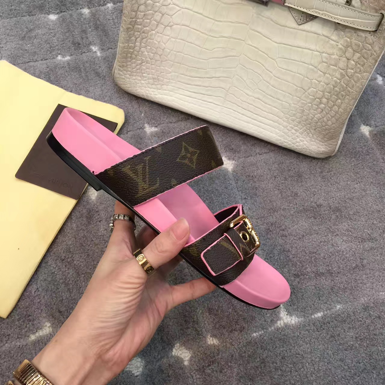 Louis Vuitton Bom Dia Mule Pink 2017 (GD4042-7031830 )