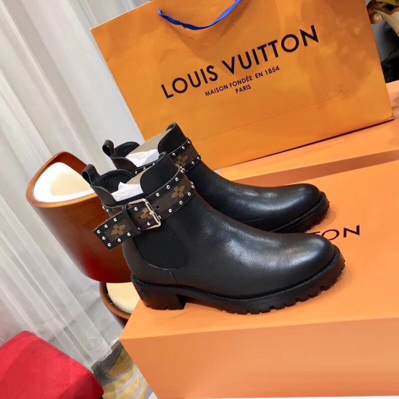 Louis Vuitton Grainy Calfskin Leather Discovery Flat Ankle Boot 1A4GZL Black 2018 (GD1054-8081057 )