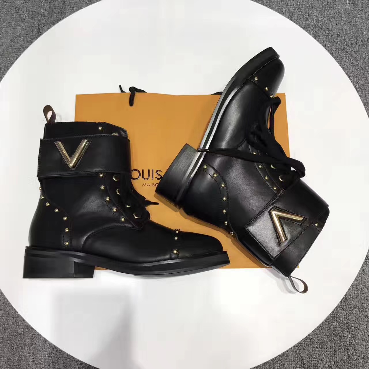 Louis Vuitton Wonderland Ranger Ankle Boots 1A3HUK Black Studs Leather 2017 (GD5023-7082337 )