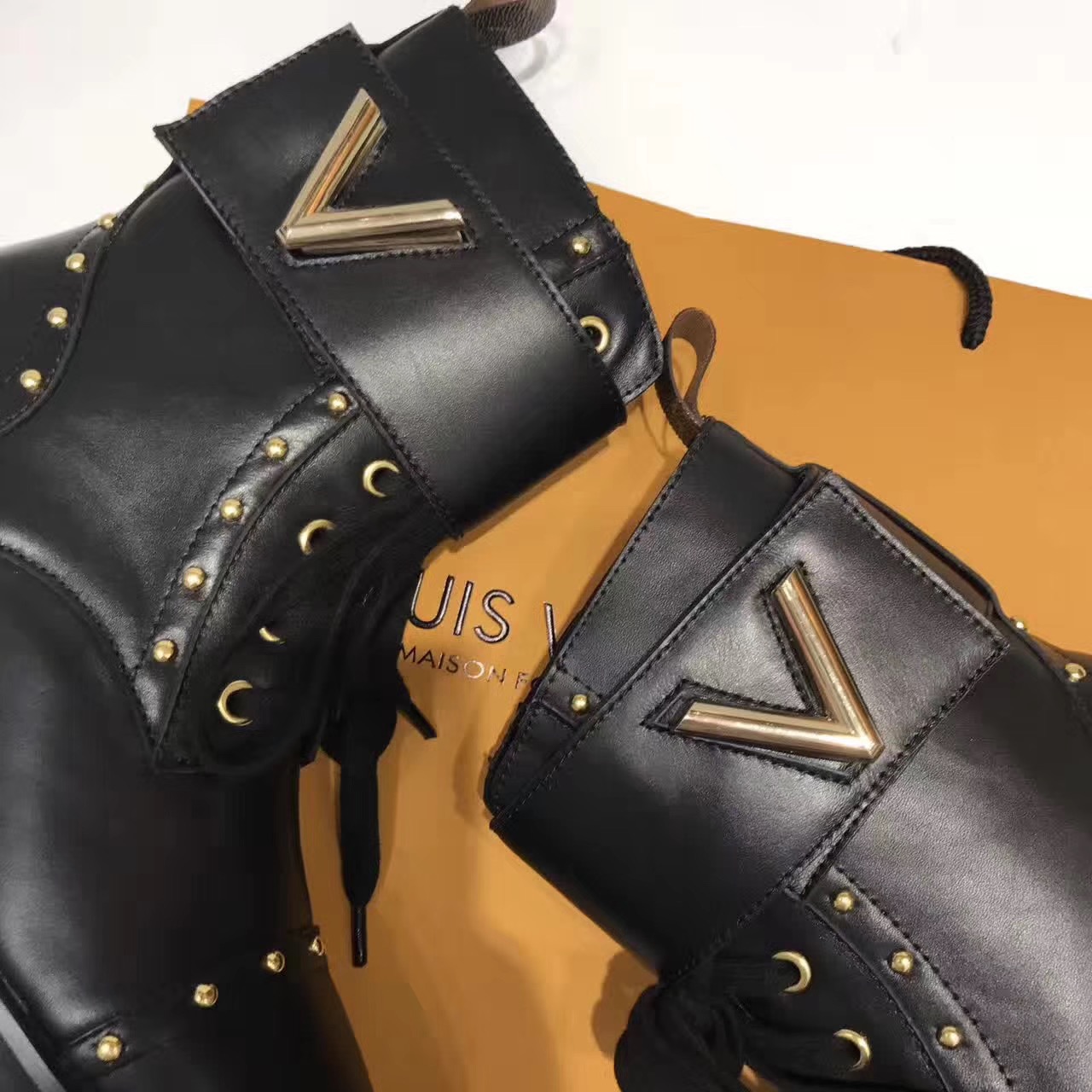 Louis Vuitton Wonderland Ranger Ankle Boots 1A3HUK Black Studs Leather 2017 (GD5023-7082337 )