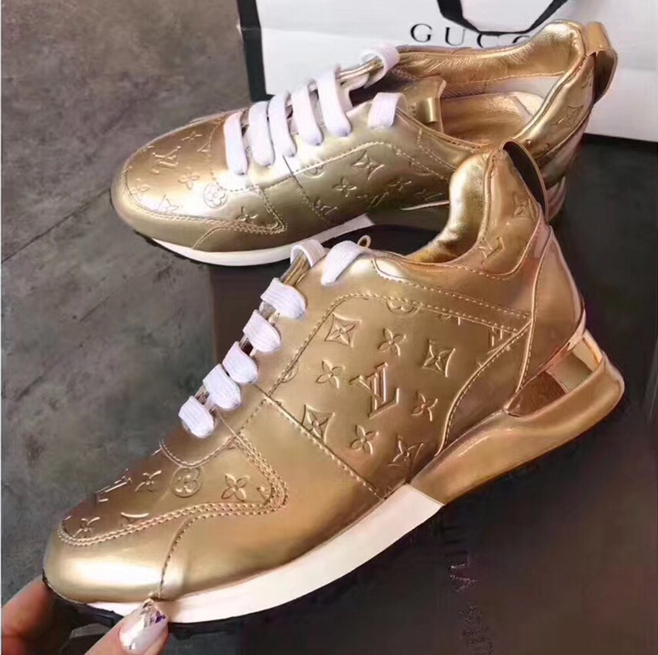 Louis Vuitton Run Away Sneaker Gold 2017 (LG-7100852 )