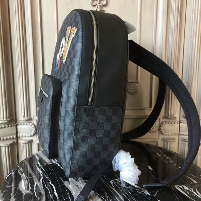 Louis Vuitton Dean Backpack in Damier graphite canvas, is there